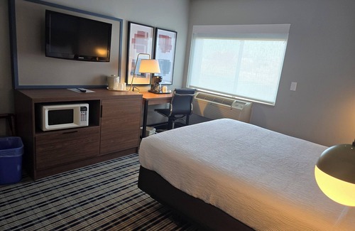 Beloit Hotel | AmericInn by Wyndham Beloit