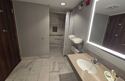 Beloit Hotel | AmericInn by Wyndham Beloit