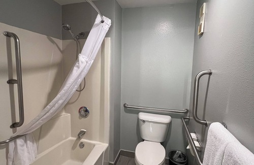 Glendale Hotel | AmericInn by Wyndham Glendale/Milwaukee