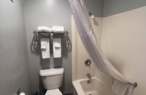 Glendale Hotel | AmericInn by Wyndham Glendale/Milwaukee