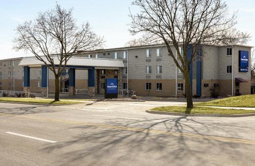 Madison Hotel | AmericInn by Wyndham Madison WI