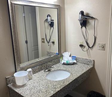Brookings Hotel | AmeriCoast Inn