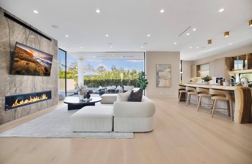 Encino House | Amestoy Modern: Stunning 4BR Estate with Theater & Gym