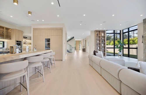 Encino House | Amestoy Modern: Stunning 4BR Estate with Theater & Gym