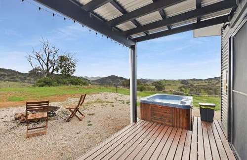 Grattai Cabin | Amethyst - 1 Bed with Hot Tub - Kundalini Lodge