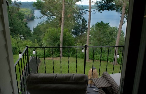 Hudson Cabin | Amethyst Bay on Lake Mallalieu:sauna&swimspa pool