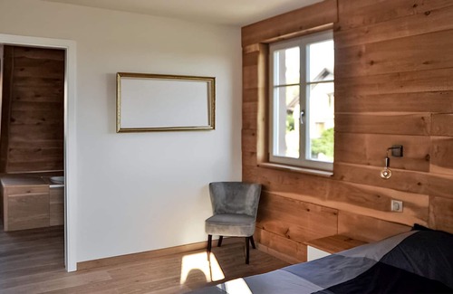 Mittelbergheim House | Amidst vines, hills and forests welcomes you this modern vacation home with pool.