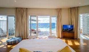 Finolhas Island Resort | Amilla Maldives