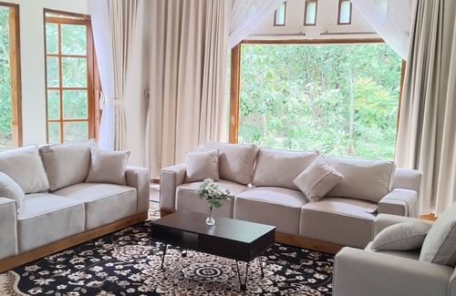 Karangmojo House | Amini Guest House