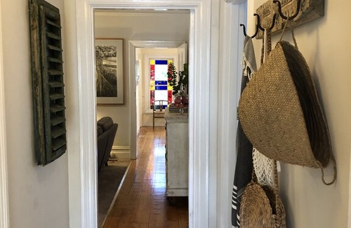 Leura House | AMIRA @ Leura - Short 10 minute walk to town