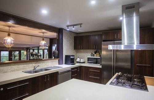 Cannonvale House | Amira Whitsunday's Airlie Beach