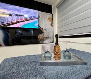 West Hollywood Apartment | AMIRI Hollywood 5 mins from Hard Rock Stadium & The Guitar