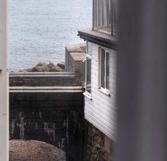 Lyme Regis Apartment | Ammonite Luxury beachfront apartment