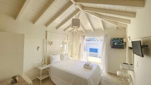 Elafonisos Hotel | Ammos Boutique Rooms