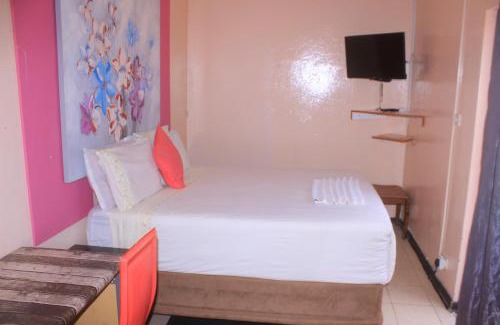 Kasane Bed & Breakfast | AMOGELANG GUEST HOUSE