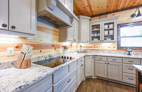 Broken Bow Cabin | Among the Pines- modern farmhouse cabin-Sleeps 20!