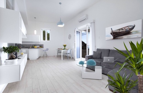 Positano Villa | AMORE RENTALS - Villa Anna with private Terrace and Sea View