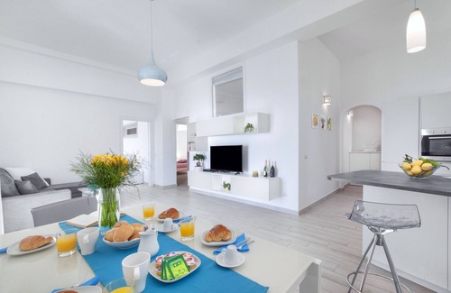 Positano Villa | AMORE RENTALS - Villa Anna with private Terrace and Sea View