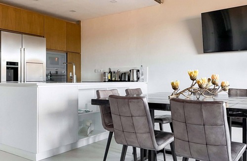 Panzano in Chianti Villa | AMORE RENTALS - Villa Bacci with Indoor Heated Pool, Garden, Terraces and Parking