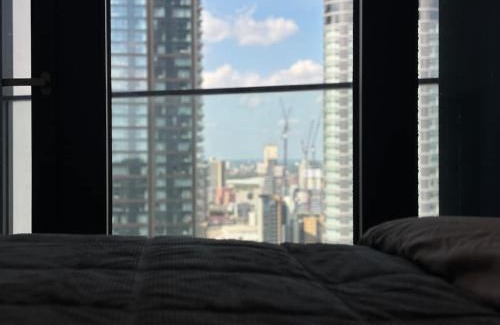 Canary Wharf Apartment | Amory Tower - High Rise Pinnacle