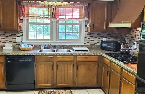 Stanley Cabin | Amos`s Willow Bend Stone Cottage