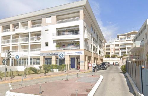 Golfe Juan Apartment | Amour Azur Appartement pour 2 avec jacuzzi et terrasse à 2 minutes de la mer