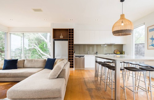 Sorrento House | Amour Eva Sorrento - POOL, WALK TO BEACH, PET FRIENDLY, FREE WIFI & FOXTEL