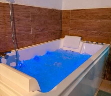 Rousson House | Amour l Romance l Chambre Secrète l Balnéo Massage