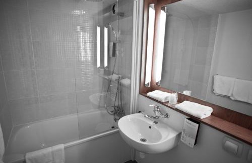 Boulazac-Isle-Manoire Hotel | Ampaline HOTEL - Perigueux Boulazac