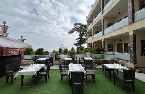 The Mall Road Hotel | Amparo at The Mall by HNH