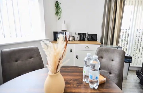 Everton Apartment | Ampee Guest Suite-Free Parking