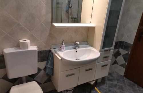 Pordenone House | Ampia camera con balcone privato