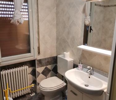 Pordenone House | Ampia camera con balcone privato