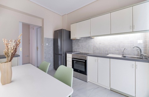 Amarousion Apartment | Ample 3BR Family Property in Marousi