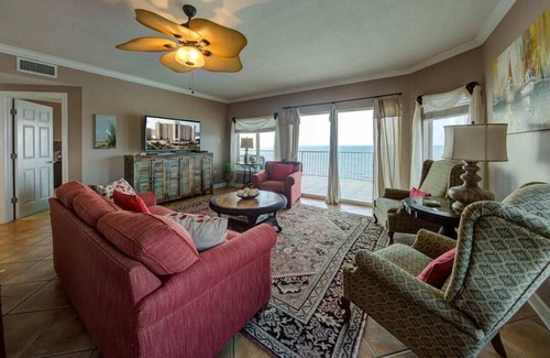 Orange Beach Condo | Ample corner unit on white sands in Orange Beach