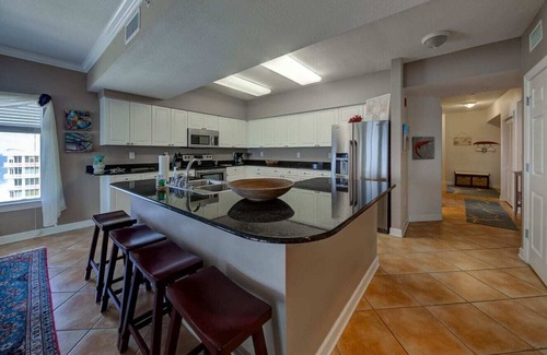 Orange Beach Condo | Ample corner unit on white sands in Orange Beach