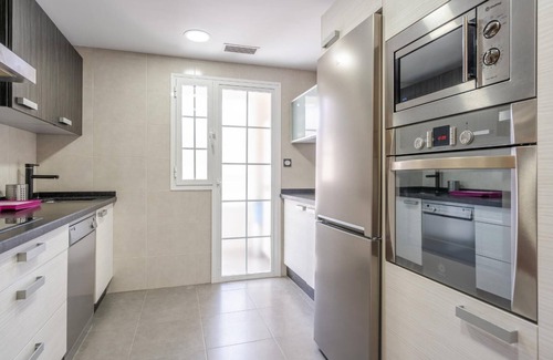 Cervantes Apartment | Amplio Apartamento con Wifi y Garaje