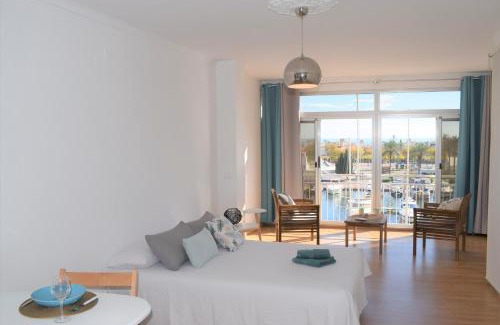Empuriabrava Apartment | Amplio estudio con vistas a la marina y al mar ref 358