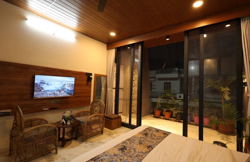 Shri Madhopur Hotel | Amritam Palace A Luxury AC Home Stay