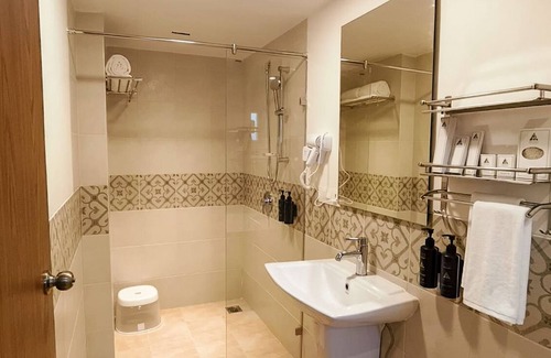 Shelpem Hotel | Amritara Serenity