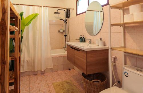 Wok Tum House | Amsterdam House - Hin Kong - Double King Bed - 4K SmartTV
