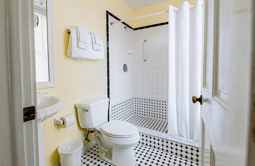 Historic Seaport House | Amsterdam's Curry Mansion Inn