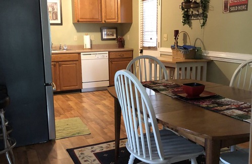 Luray Cabin | An absolute Treat-Perfect for couples/families - Walking Dist to Shen River!