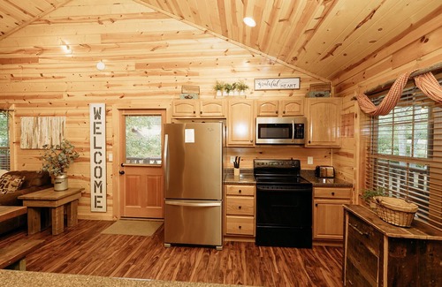 Gatlinburg - Pigeon Forge Cabin | An Absolutely Charming Cabin!
