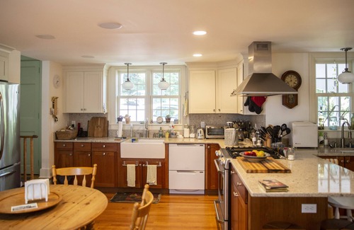 Sharon House | An acclaimed photographer's country home, near private schools!