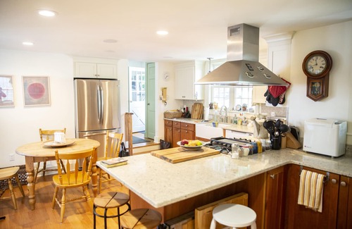 Sharon House | An acclaimed photographer's country home, near private schools!