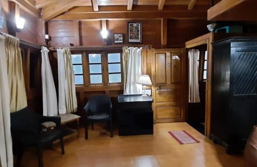 Carmona Apartment | An adorable, spacious, quiet and comfy WFH space