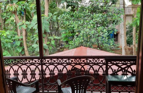 Carmona Apartment | An adorable, spacious, quiet and comfy WFH space