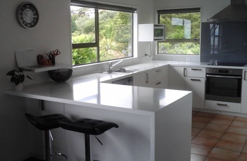 Nelson House | An all day sun, quiet, with great views holiday home