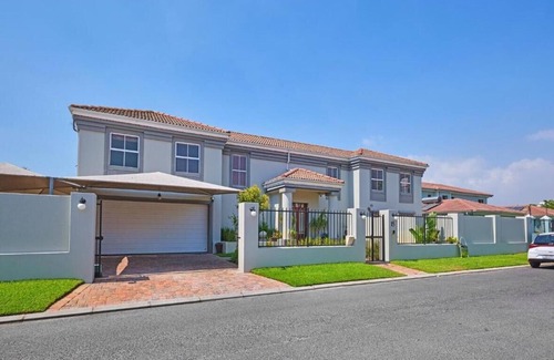 Sunset Beach Villa | An amazing villa overlooking the golfcourse and only 5 minute walk to the beach.